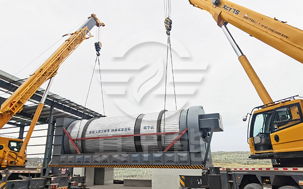果渣烘干機(jī)吊裝現(xiàn)場(chǎng) 果渣烘干機(jī)吊裝現(xiàn)場(chǎng)